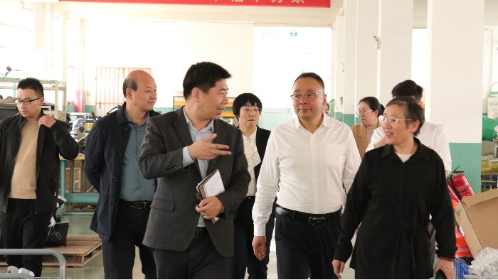 資訊|臨沂市商務(wù)局黨組成員、副局長(zhǎng)莊金才一行蒞臨百華鞋業(yè)調(diào)研指導(dǎo)