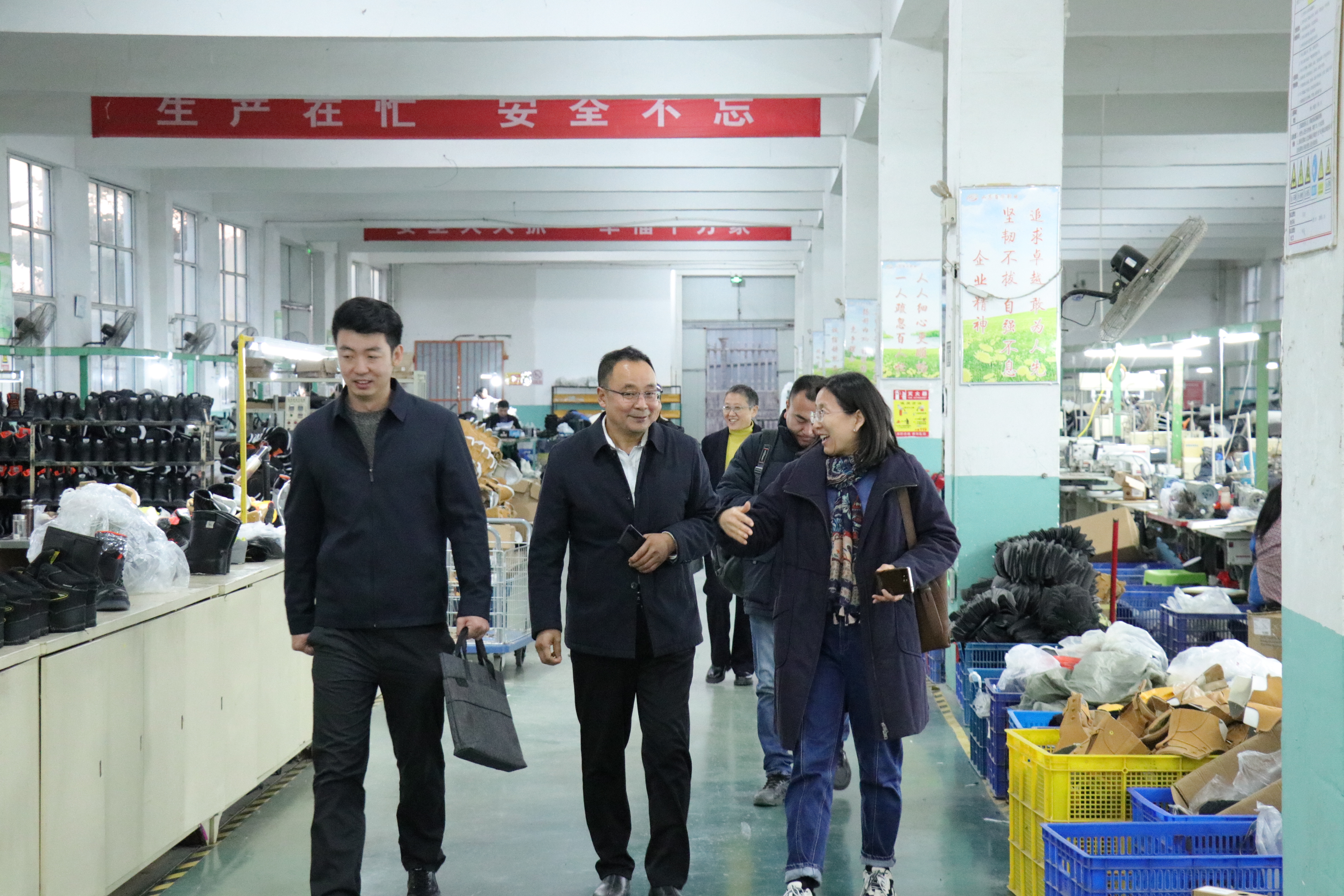 資訊|山東省皮革協(xié)會(huì)研究所馬書記一行蒞臨百華鞋業(yè)指導(dǎo)工作