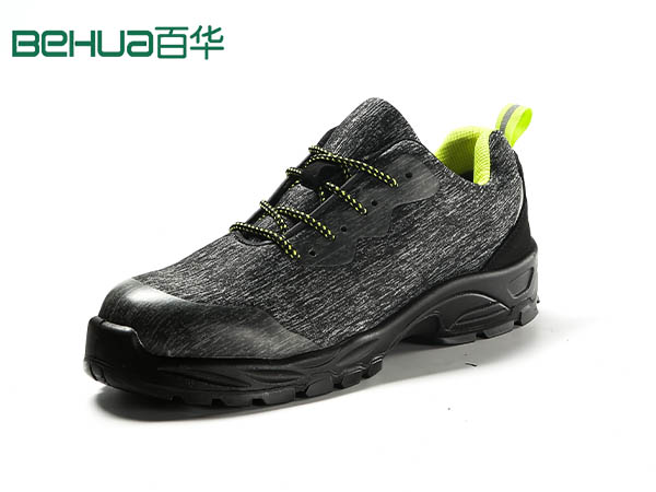 聽廠家聊聊，安全鞋的PU底有什么優(yōu)缺點？我們需要如何養(yǎng)護(hù)，看這里！